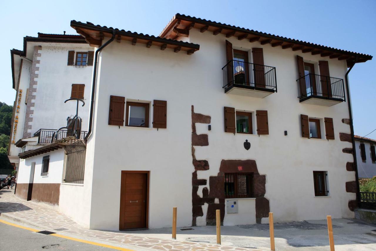 Hostal Ameztia Doneztebe Bagian luar foto